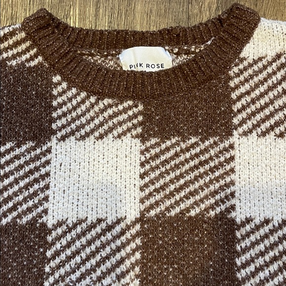Pink Rose Chunky‎ Knit Cropped Brown and White Checkered Sweater - Picture 2 of 7